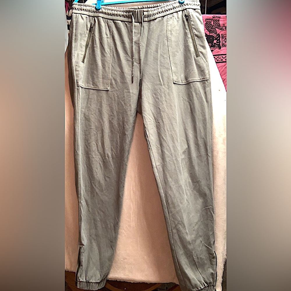 Woman’s athleta farallon joggers